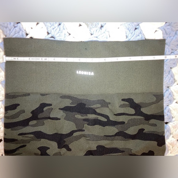 Leonisa Shapewear Camo set. *Different Sizes*
L Leggings and XL Sports Bra - Picture 8 of 11